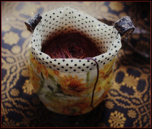 Cross over Yarn Pouch